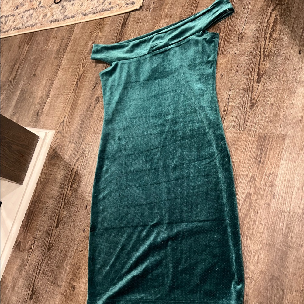 Velvet green fitted dressed